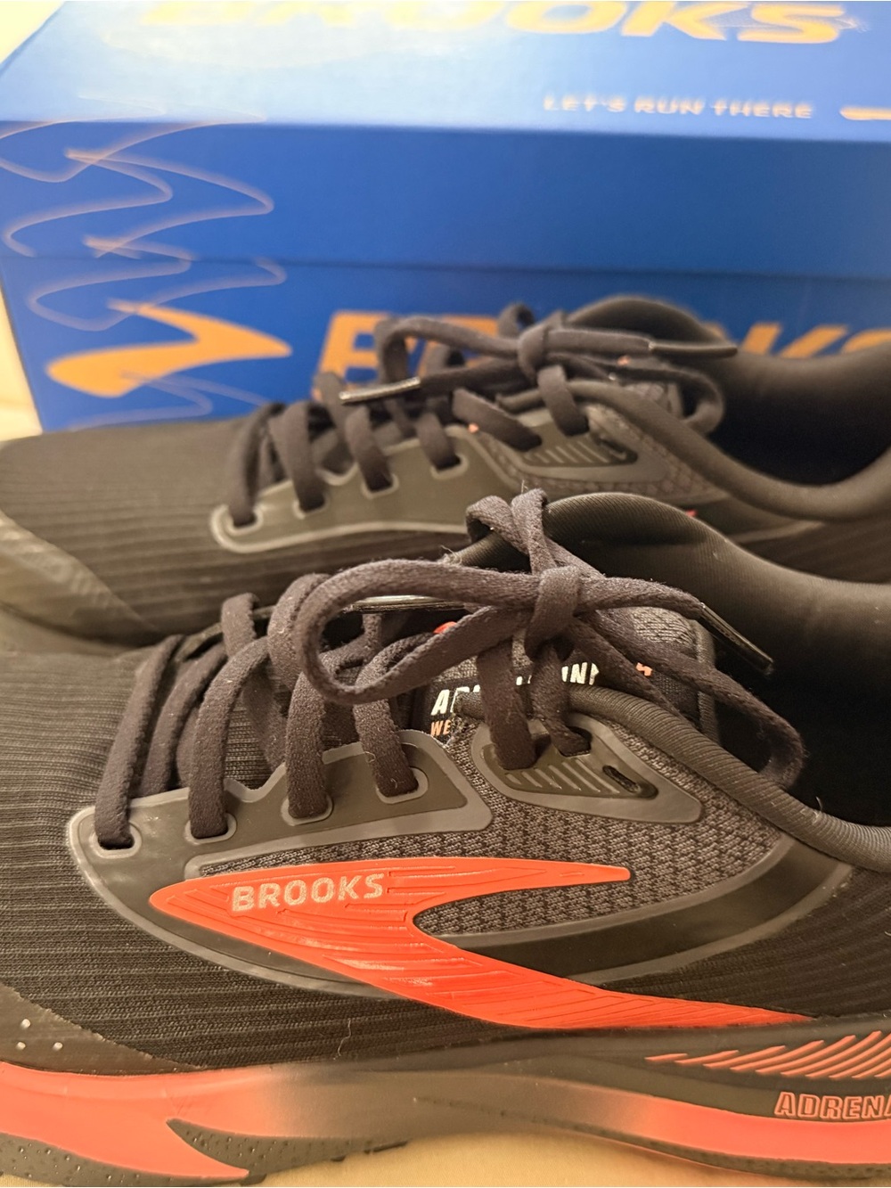 Brooks Adrenaline GTS 24 Weatherized Women’s running shoes size 8.5. Black Cora